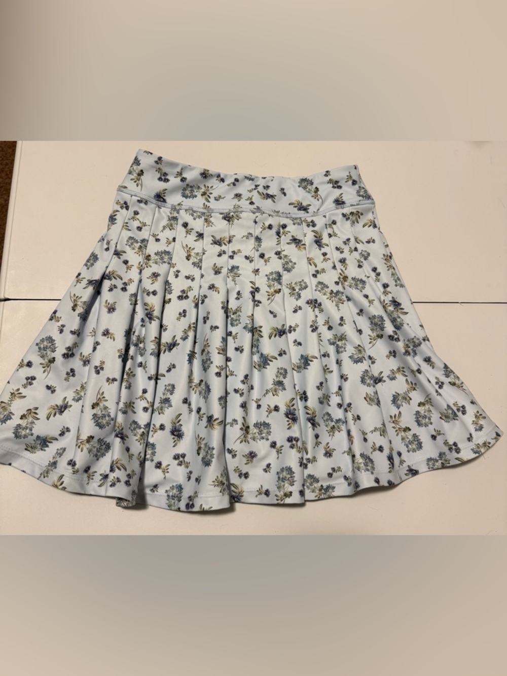Sage Collective Pleated Floral Skirt in Pale Blue Size Small
